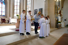 Die neuen Messdiener in St. Crescentius (Foto: Karl-Franz Thiede)